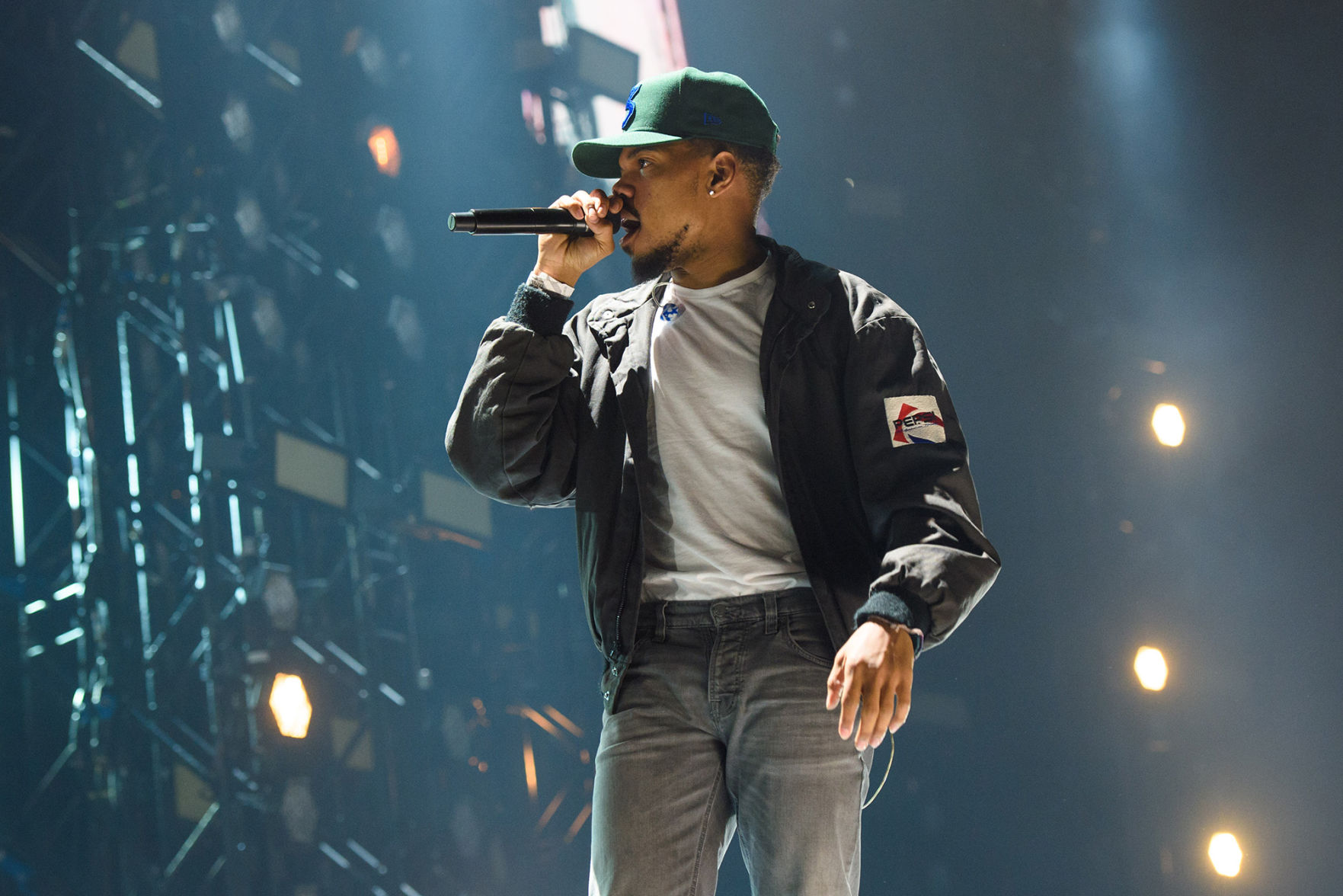SPORTS-FBN-BEARS-CONCERT-ZUM